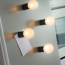 Charger l&#39;image dans la galerie, Aimant Ampoule LED Gadget and Gifts